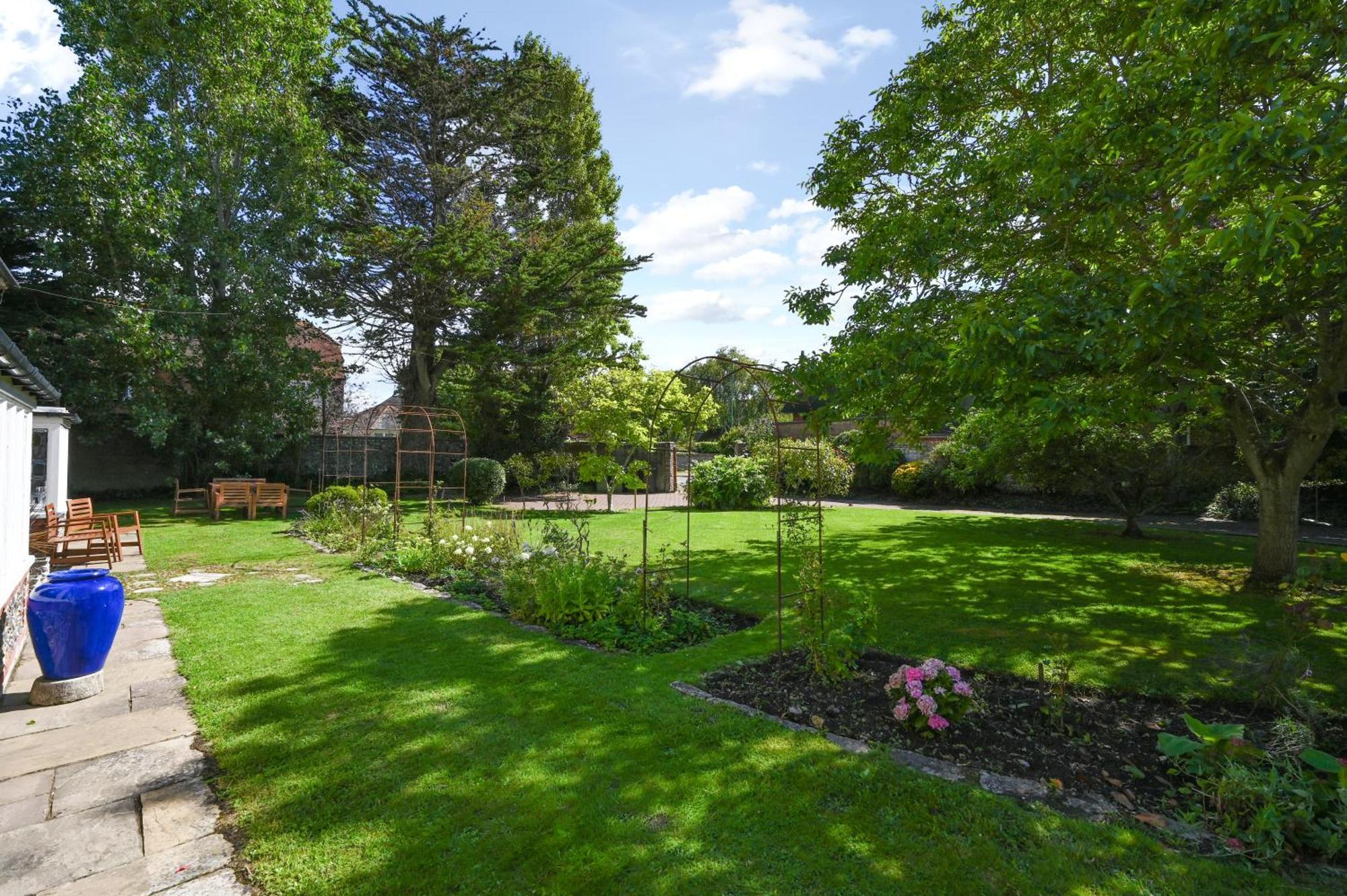 Walnut Tree House Villa Rustington Dış mekan fotoğraf
